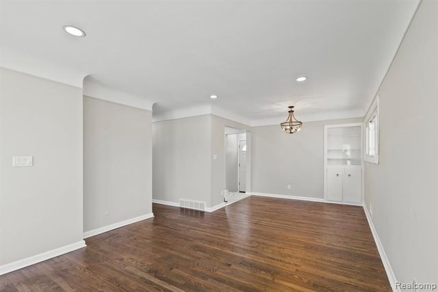 33091 Barton Street, Garden City, MI 48135