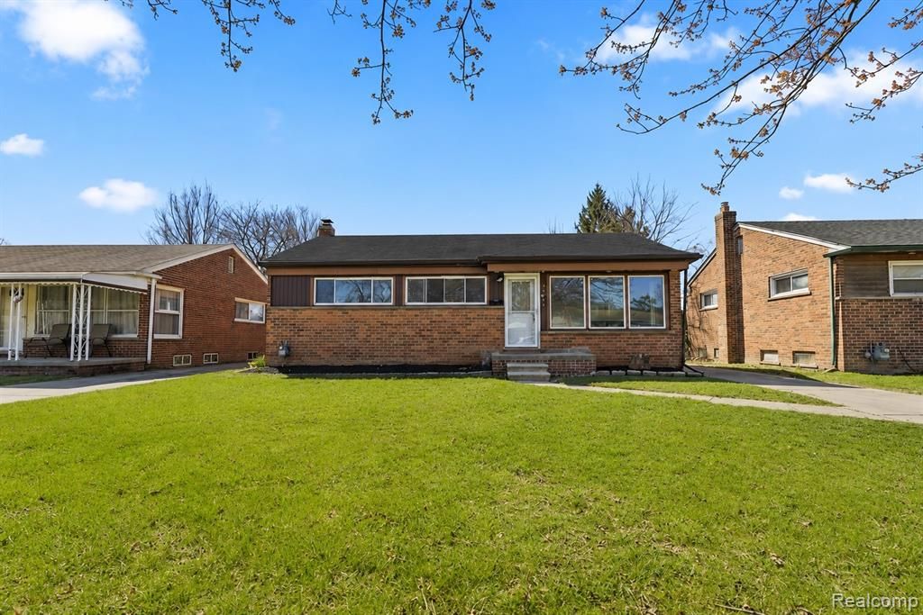 33091 Barton Street, Garden City, MI 48135