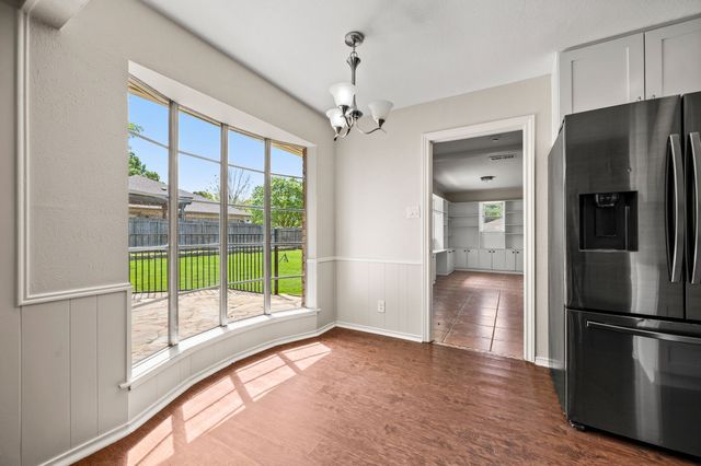 2 Lincolnshire Circle, Bedford, TX 76021