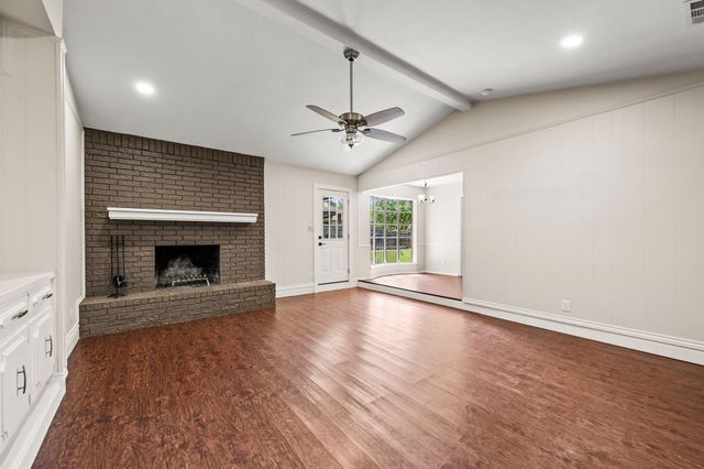 2 Lincolnshire Circle, Bedford, TX 76021