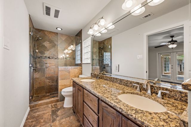 2 Lincolnshire Circle, Bedford, TX 76021