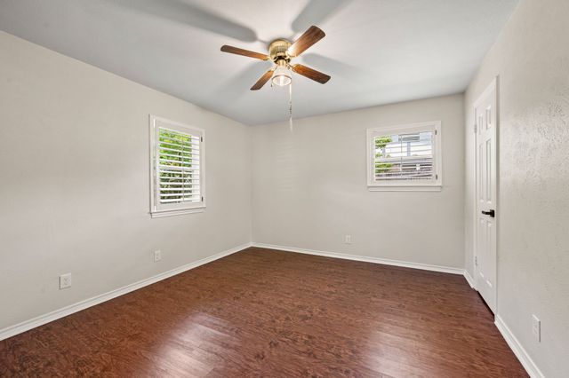 2 Lincolnshire Circle, Bedford, TX 76021