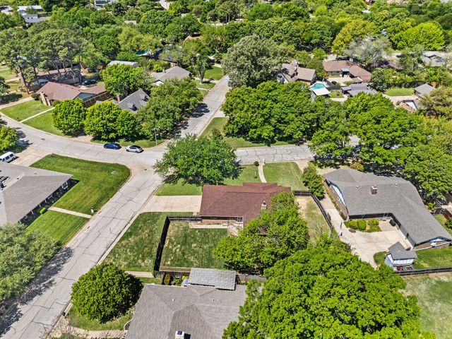 2 Lincolnshire Circle, Bedford, TX 76021