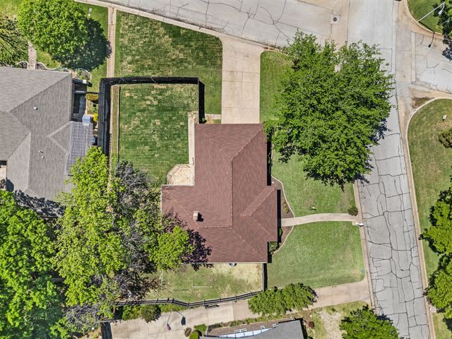 2 Lincolnshire Circle, Bedford, TX 76021