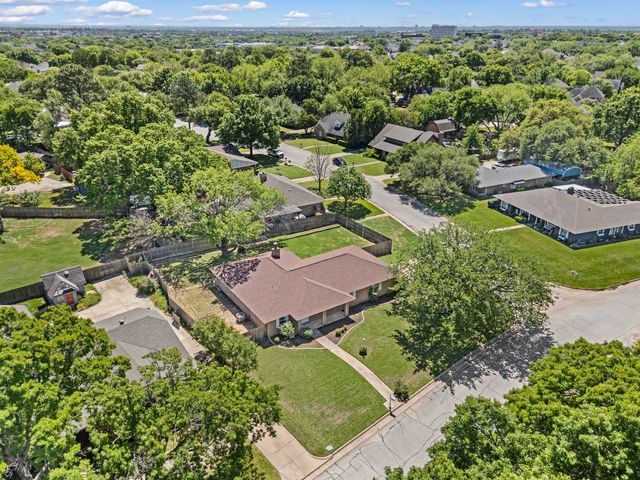 2 Lincolnshire Circle, Bedford, TX 76021