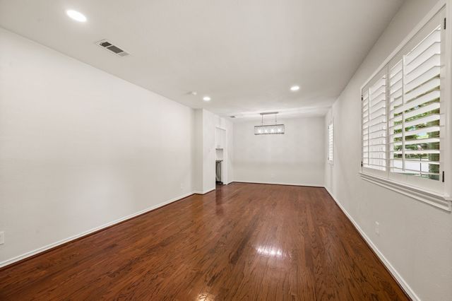 2 Lincolnshire Circle, Bedford, TX 76021