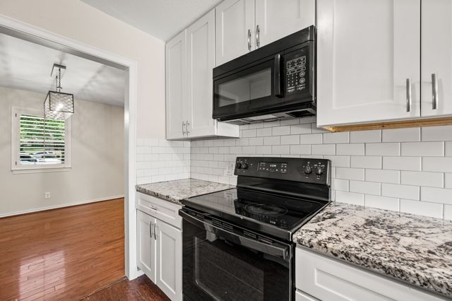 2 Lincolnshire Circle, Bedford, TX 76021