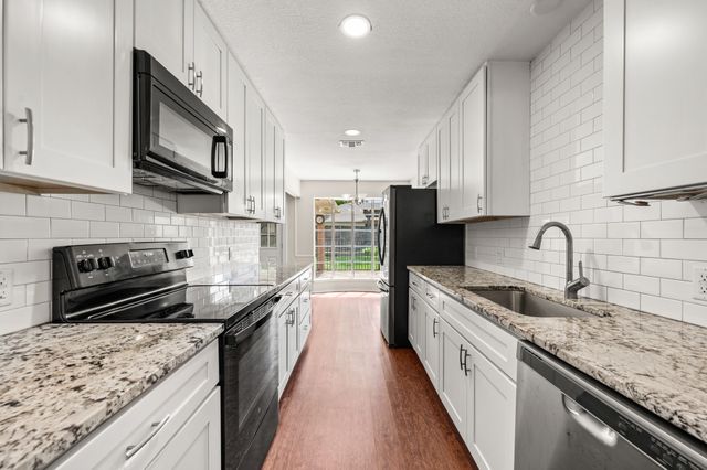 2 Lincolnshire Circle, Bedford, TX 76021