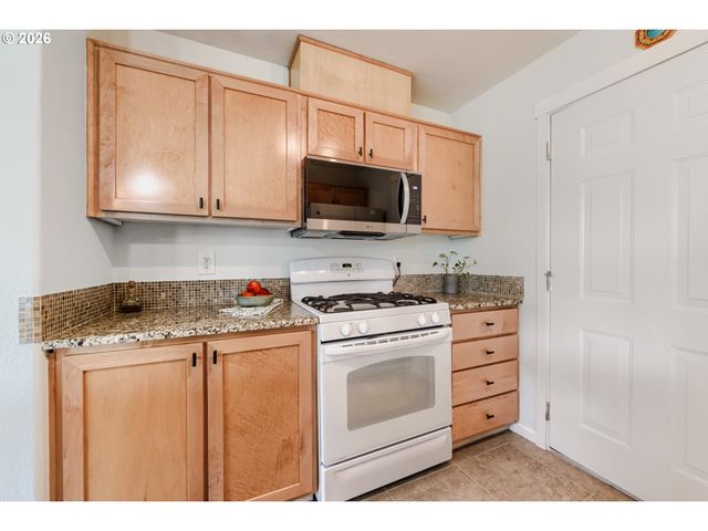 14810 Sw SANDHILL Loop 101, Beaverton, OR 97007