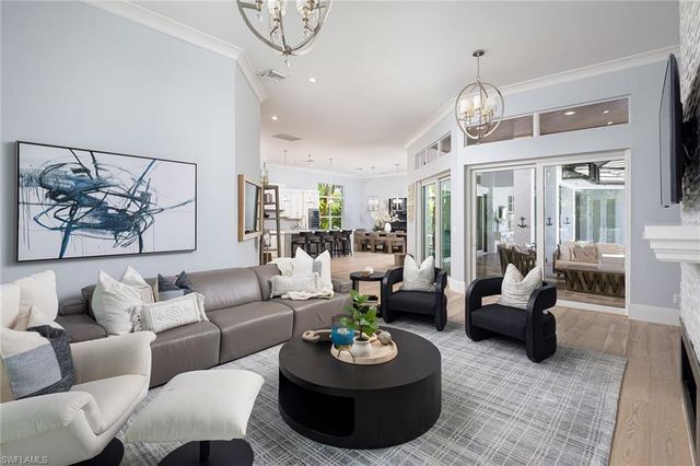 2036 Laguna WAY, Naples, FL 34109