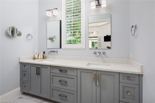 2036 Laguna WAY, Naples, FL 34109