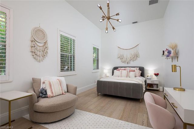 2036 Laguna WAY, Naples, FL 34109