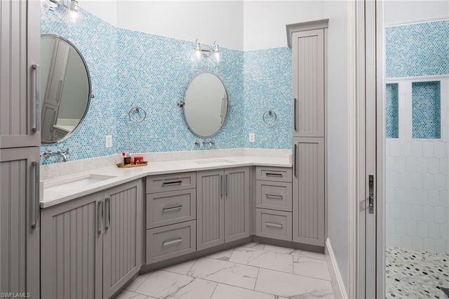 2036 Laguna WAY, Naples, FL 34109