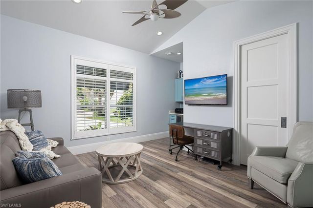 2036 Laguna WAY, Naples, FL 34109