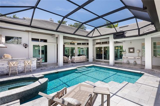 2036 Laguna WAY, Naples, FL 34109