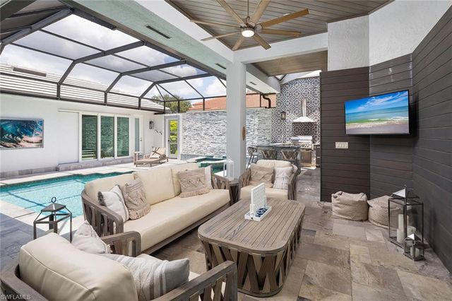 2036 Laguna WAY, Naples, FL 34109
