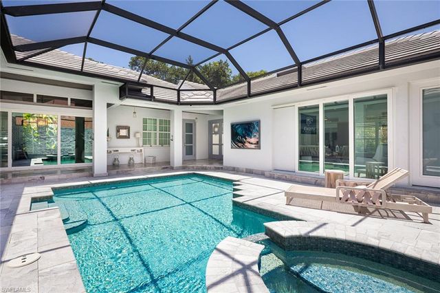 2036 Laguna WAY, Naples, FL 34109