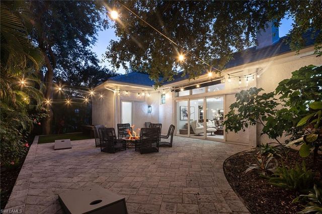 2036 Laguna WAY, Naples, FL 34109