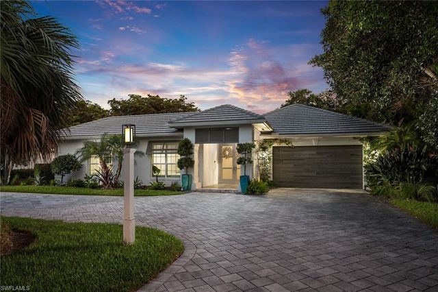 2036 Laguna WAY, Naples, FL 34109