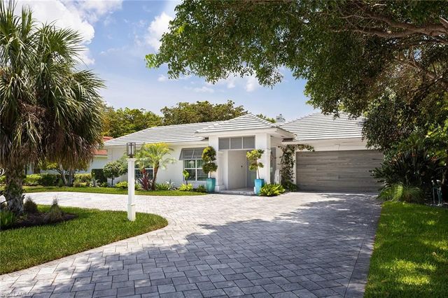 2036 Laguna WAY, Naples, FL 34109
