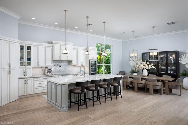 2036 Laguna WAY, Naples, FL 34109