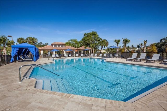 2036 Laguna WAY, Naples, FL 34109