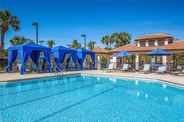 2036 Laguna WAY, Naples, FL 34109