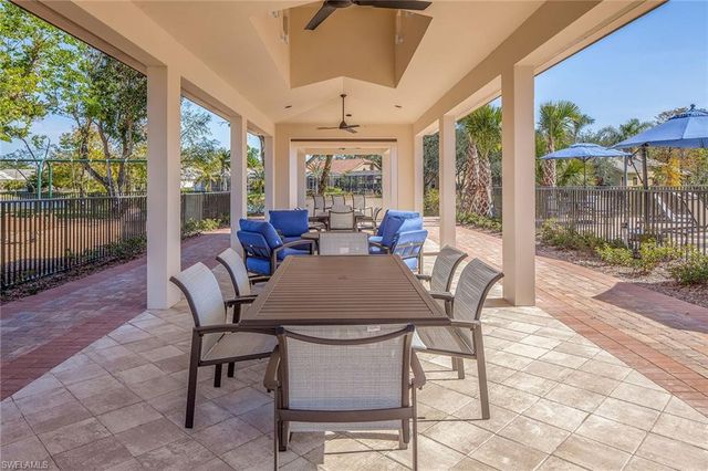2036 Laguna WAY, Naples, FL 34109