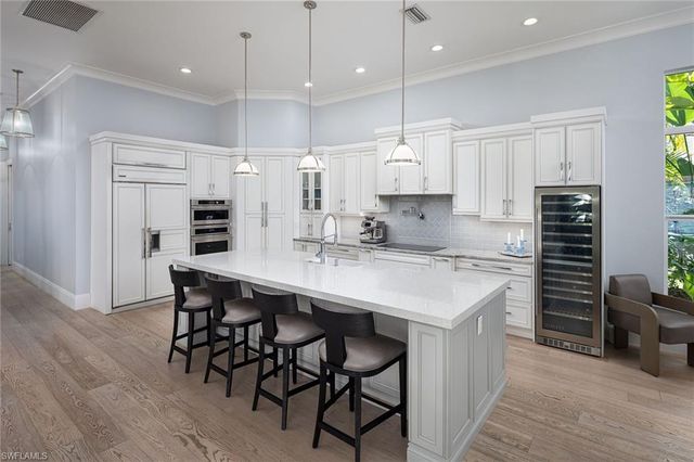 2036 Laguna WAY, Naples, FL 34109