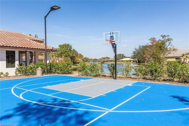 2036 Laguna WAY, Naples, FL 34109