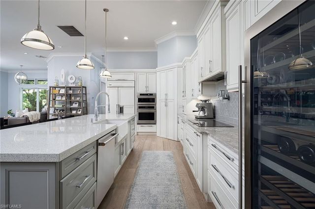2036 Laguna WAY, Naples, FL 34109