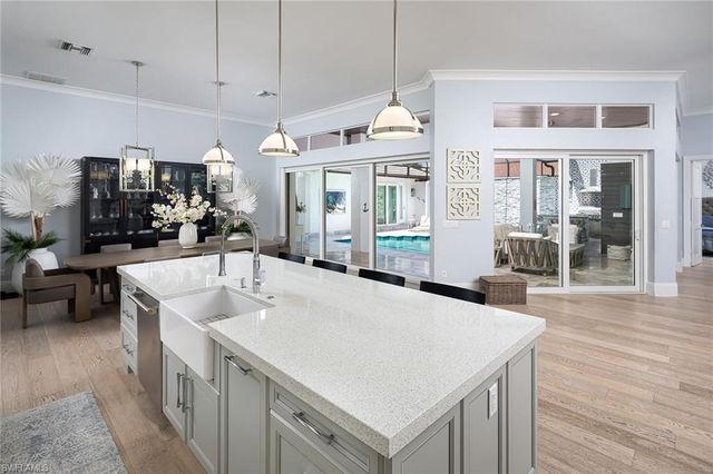 2036 Laguna WAY, Naples, FL 34109