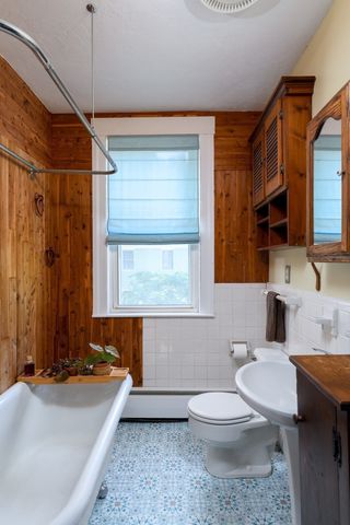 28 Holt Road, Holden, MA 01520