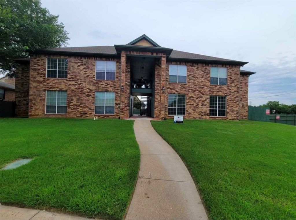 813 Betty Court B, Hurst, TX 76053