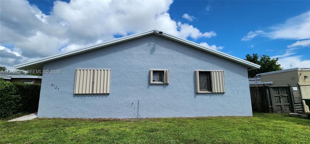 6121 SW 39th St S, Miramar, FL 33023