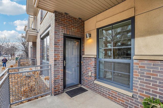 825 Berry Street 106, Saint Paul, MN 55114