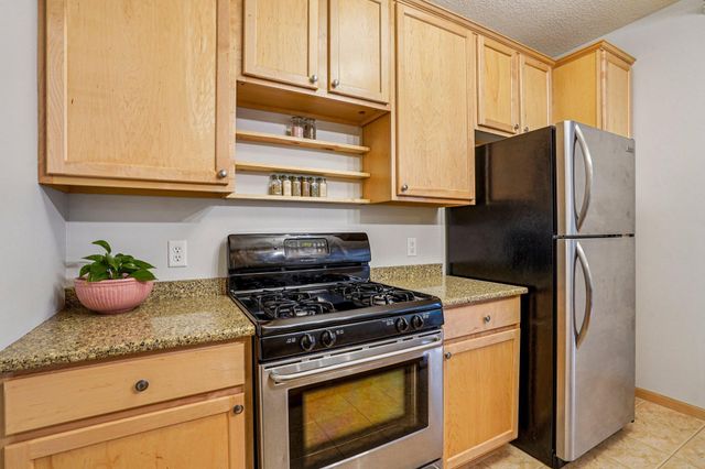 825 Berry Street 106, Saint Paul, MN 55114