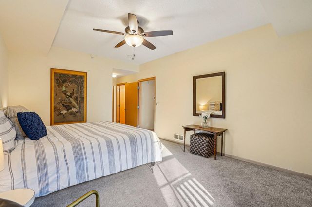 825 Berry Street 106, Saint Paul, MN 55114