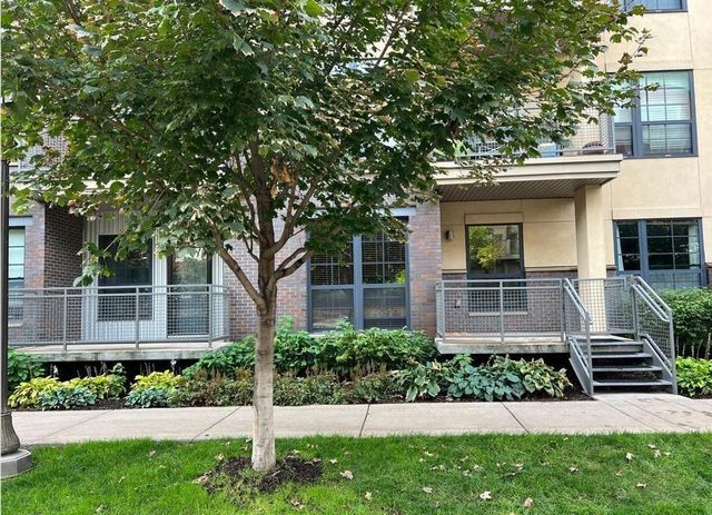 825 Berry Street 106, Saint Paul, MN 55114