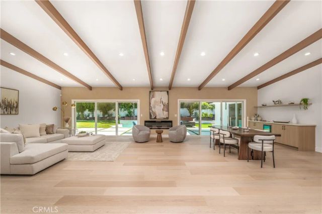 24320 Bessemer Street, Woodland Hills, CA 91367