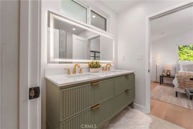 24320 Bessemer Street, Woodland Hills, CA 91367
