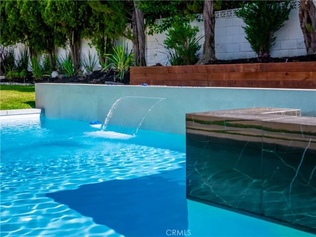 24320 Bessemer Street, Woodland Hills, CA 91367