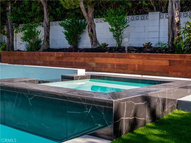 24320 Bessemer Street, Woodland Hills, CA 91367