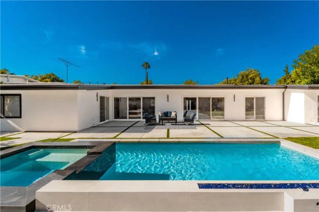 24320 Bessemer Street, Woodland Hills, CA 91367