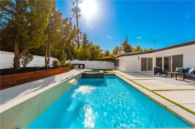 24320 Bessemer Street, Woodland Hills, CA 91367