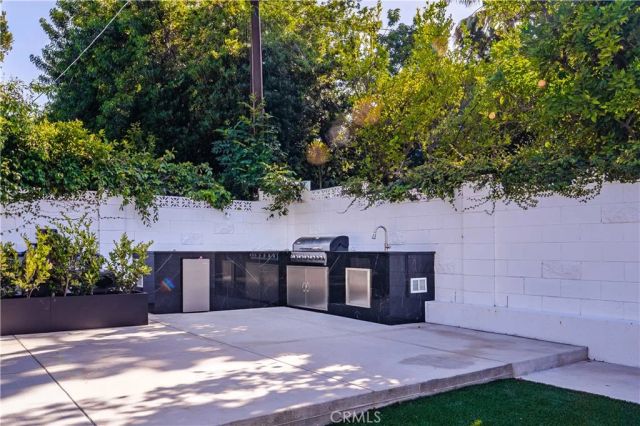 24320 Bessemer Street, Woodland Hills, CA 91367