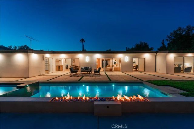 24320 Bessemer Street, Woodland Hills, CA 91367