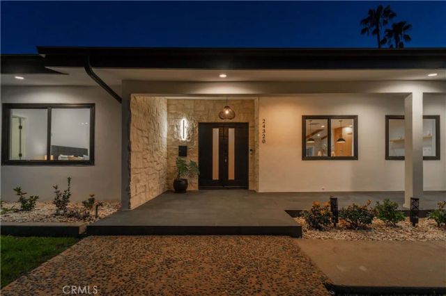 24320 Bessemer Street, Woodland Hills, CA 91367