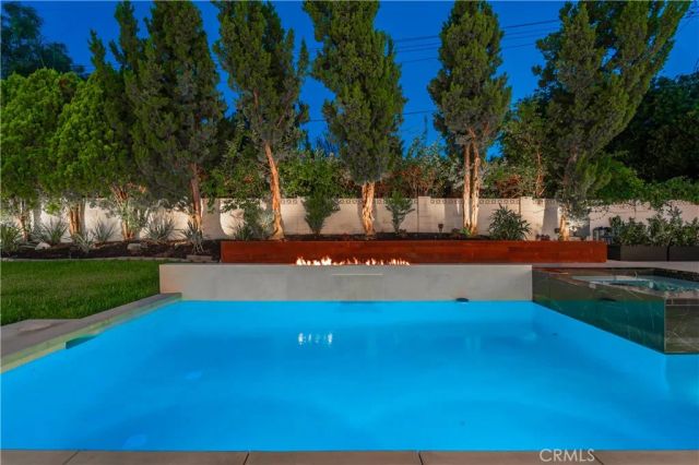 24320 Bessemer Street, Woodland Hills, CA 91367