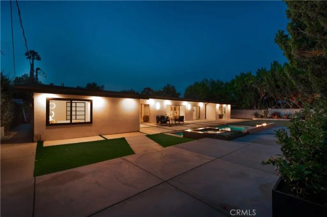 24320 Bessemer Street, Woodland Hills, CA 91367